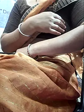 Snapshot of indianhotwife639 chatting on September 19, 5:42 am indianhotwife639 online show from September 19, 5:42 am