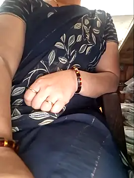 Snapshot of indianhotwife639 chatting on December 1, 7:46 am indianhotwife639 online show from December 1, 7:46 am