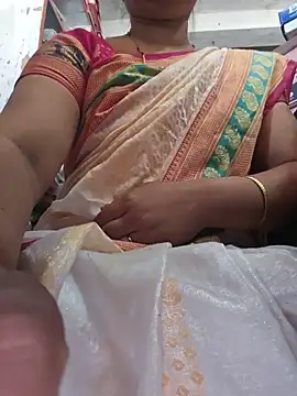 Snapshot of indianhotwife639 chatting on May 11, 7:14 am indianhotwife639 online show from May 11, 7:14 am