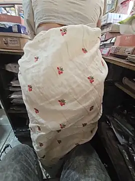 Snapshot of indianhotwife639 chatting on May 12, 7:38 am indianhotwife639 online show from May 12, 7:38 am