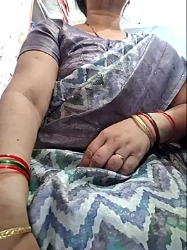 Snapshot of indianhotwife639 chatting on May 27, 7:27 am indianhotwife639 online show from May 27, 7:27 am