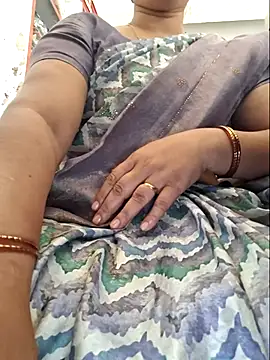Snapshot of indianhotwife639 chatting on August 1, 5:40 am indianhotwife639 online show from August 1, 5:40 am