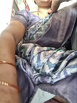 Snapshot of indianhotwife639 chatting on August 3, 8:13 am indianhotwife639 online show from August 3, 8:13 am