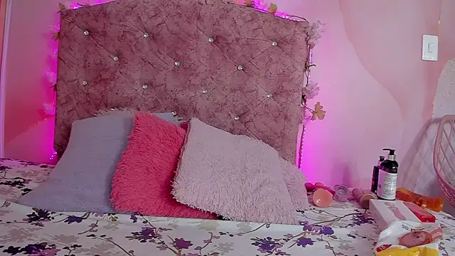 Snapshot of Mila_grace_ chatting on November 25, 6:41 pm Mila grace online show from November 25, 6:41 pm