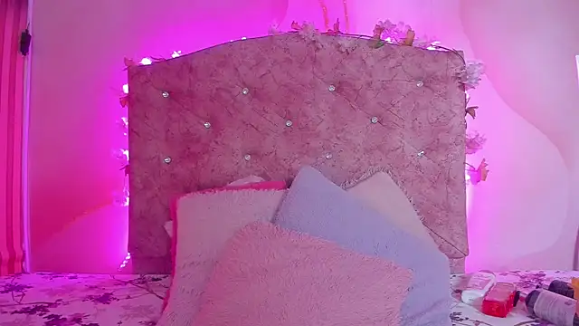 Snapshot of Mila_grace_ chatting on November 28, 6:32 pm Mila grace online show from November 28, 6:32 pm