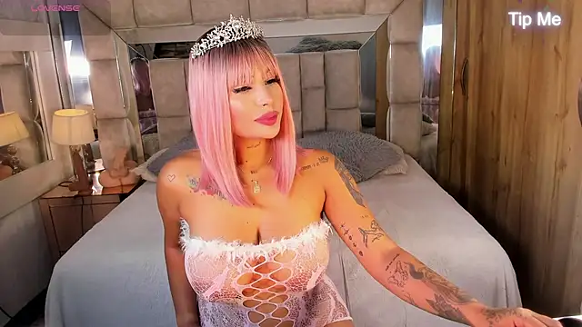 Snapshot of MaddyGray_ chatting on October 18, 6:19 pm MaddyGray  online show from October 18, 6:19 pm