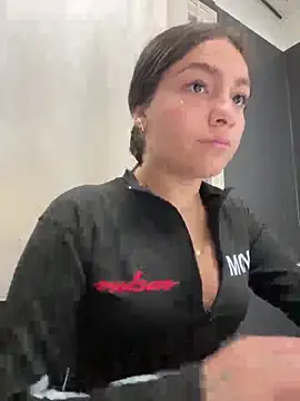 Alyha Cortes online show from September 25, 1:04 pm