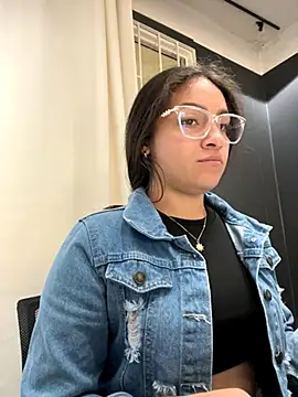 Alyha Cortes online show from November 21, 1:32 pm