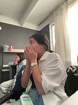 Alyha Cortes online show from November 28, 1:36 pm