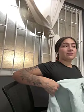 Alyha Cortes online show from February 5, 1:05 pm