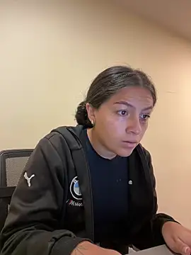 Alyha Cortes online show from March 10, 1:49 pm