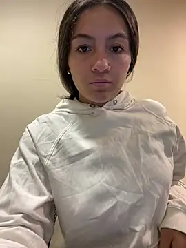 Alyha Cortes online show from March 12, 1:17 pm