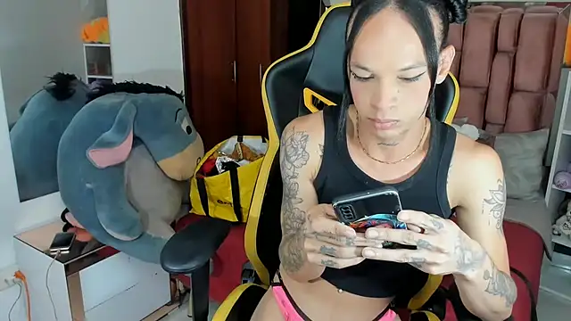 Snapshot of sara_slut21 chatting on November 24, 5:34 pm sara slut21 online show from November 24, 5:34 pm
