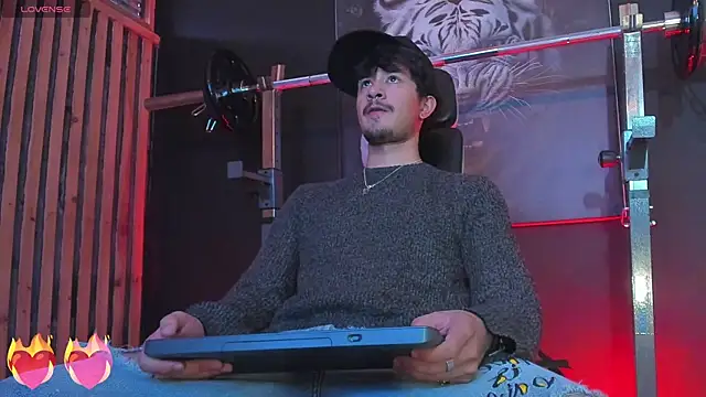 Snapshot of DimitriDeluxe chatting on October 28, 8:33 pm DimitriDeluxe online show from October 28, 8:33 pm