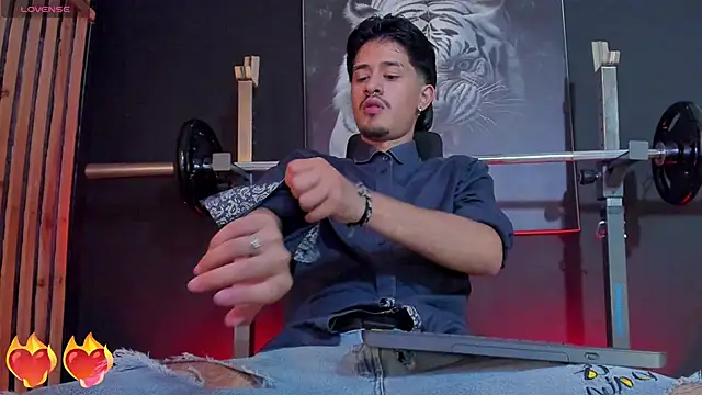 Snapshot of DimitriDeluxe chatting on October 29, 8:21 pm DimitriDeluxe online show from October 29, 8:21 pm