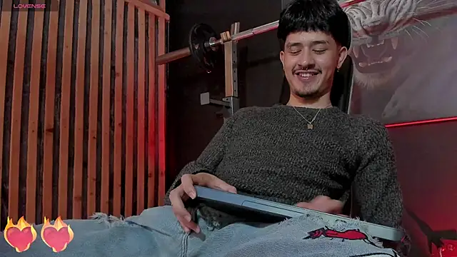 Snapshot of DimitriDeluxe chatting on October 30, 7:47 pm DimitriDeluxe online show from October 30, 7:47 pm