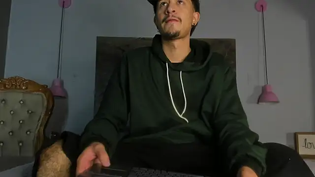 Snapshot of DimitriDeluxe chatting on October 31, 12:28 pm DimitriDeluxe online show from October 31, 12:28 pm