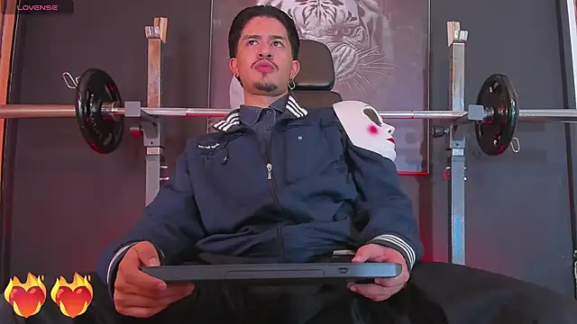 Snapshot of DimitriDeluxe chatting on November 1, 8:11 pm DimitriDeluxe online show from November 1, 8:11 pm