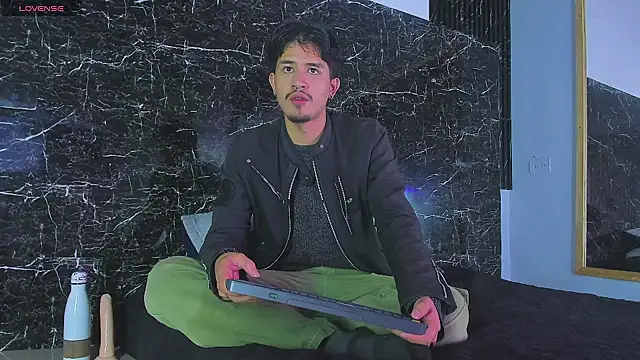 Snapshot of DimitriDeluxe chatting on November 14, 12:59 pm DimitriDeluxe online show from November 14, 12:59 pm