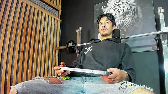 Snapshot of DimitriDeluxe chatting on November 18, 8:13 pm DimitriDeluxe online show from November 18, 8:13 pm