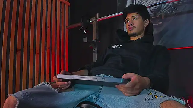 Snapshot of DimitriDeluxe chatting on November 19, 7:58 pm DimitriDeluxe online show from November 19, 7:58 pm