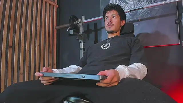 Snapshot of DimitriDeluxe chatting on November 25, 7:47 pm DimitriDeluxe online show from November 25, 7:47 pm