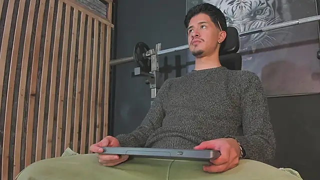 Snapshot of DimitriDeluxe chatting on November 26, 7:37 pm DimitriDeluxe online show from November 26, 7:37 pm