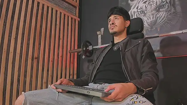 Snapshot of DimitriDeluxe chatting on December 5, 8:16 pm DimitriDeluxe online show from December 5, 8:16 pm