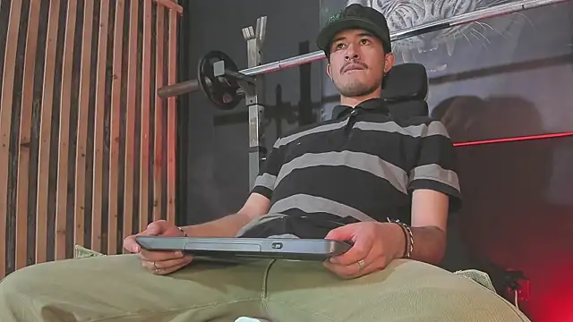 Snapshot of DimitriDeluxe chatting on December 16, 8:03 pm DimitriDeluxe online show from December 16, 8:03 pm