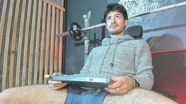 Snapshot of DimitriDeluxe chatting on December 17, 7:42 pm DimitriDeluxe online show from December 17, 7:42 pm