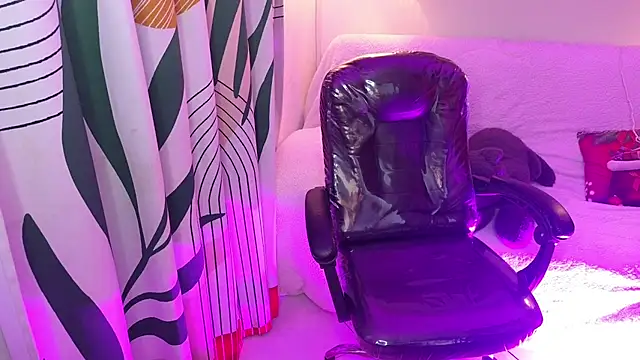 Snapshot of kathie_lozada chatting on December 4, 4:33 am kathie lozada online show from December 4, 4:33 am