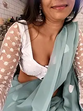 Snapshot of Shalu_G chatting on June 18, 9:14 am Shalu G online show from June 18, 9:14 am
