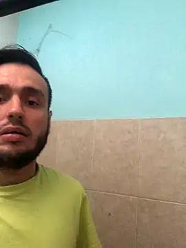 Snapshot of Alexitho25 chatting on October 6, 10:07 pm Alexitho25 online show from October 6, 10:07 pm