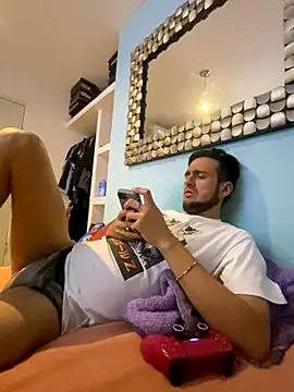 Snapshot of Alexitho25 chatting on November 5, 10:15 am Alexitho25 online show from November 5, 10:15 am