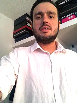 Snapshot of Alexitho25 chatting on November 10, 10:09 pm Alexitho25 online show from November 10, 10:09 pm