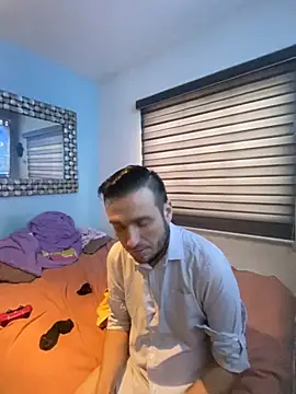 Snapshot of Alexitho25 chatting on November 19, 10:43 pm Alexitho25 online show from November 19, 10:43 pm