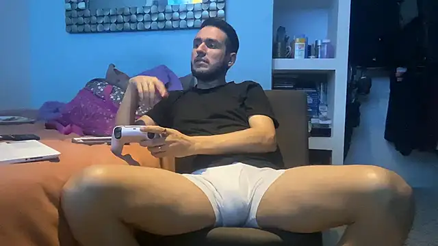 Snapshot of Alexitho25 chatting on November 21, 8:35 am Alexitho25 online show from November 21, 8:35 am