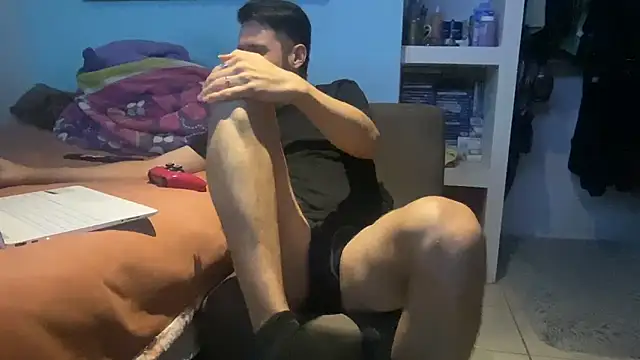 Snapshot of Alexitho25 chatting on November 23, 9:20 am Alexitho25 online show from November 23, 9:20 am