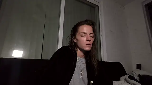 Snapshot of LaylaRainVIP chatting on September 12, 8:25 am LaylaRainVIP online show from September 12, 8:25 am