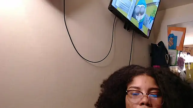 Snapshot of madelene chatting on December 2, 4:31 am madelene online show from December 2, 4:31 am