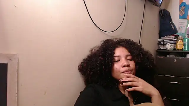 Snapshot of madelene chatting on December 4, 11:24 pm madelene online show from December 4, 11:24 pm