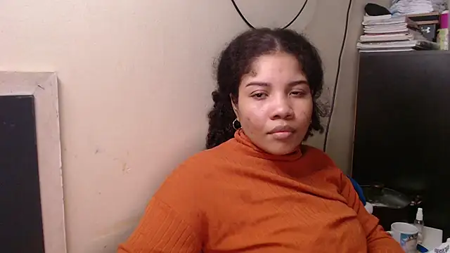 Snapshot of madelene chatting on December 22, 2:39 am madelene online show from December 22, 2:39 am