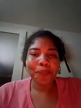 Snapshot of madelene chatting on February 18, 4:37 am madelene online show from February 18, 4:37 am