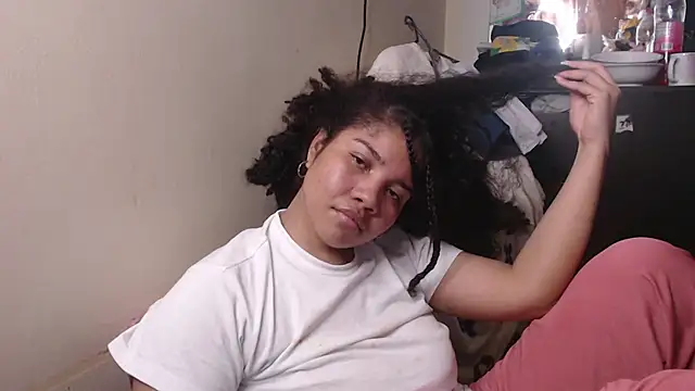 Snapshot of madelene chatting on March 18, 4:15 am madelene online show from March 18, 4:15 am