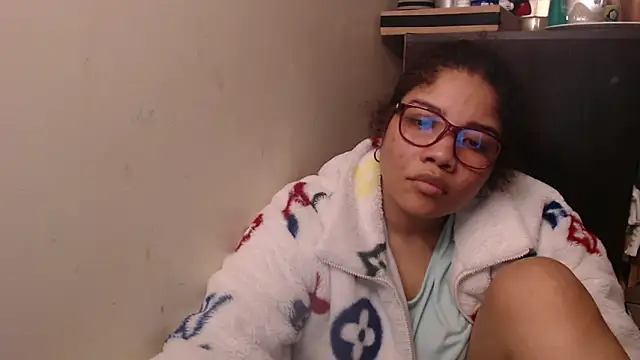 Snapshot of madelene chatting on September 28, 2:28 am madelene online show from September 28, 2:28 am