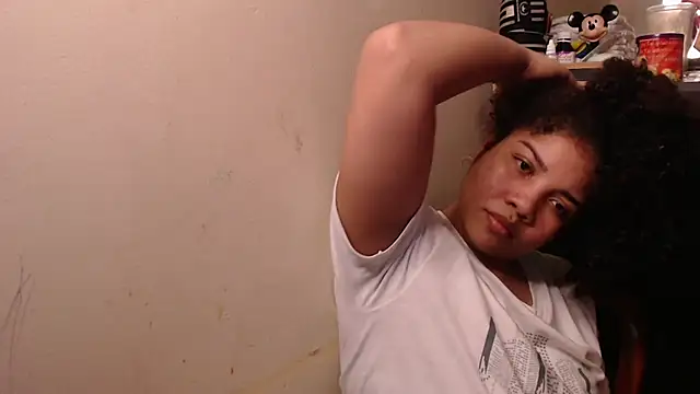 Snapshot of madelene chatting on October 13, 3:39 am madelene online show from October 13, 3:39 am