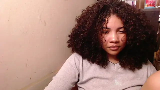 Snapshot of madelene chatting on October 29, 2:58 am madelene online show from October 29, 2:58 am