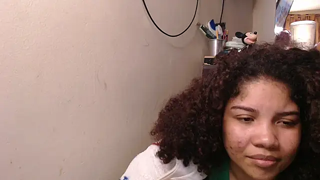 Snapshot of madelene chatting on November 19, 1:05 am madelene online show from November 19, 1:05 am