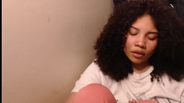 Snapshot of madelene chatting on December 14, 3:12 am madelene online show from December 14, 3:12 am