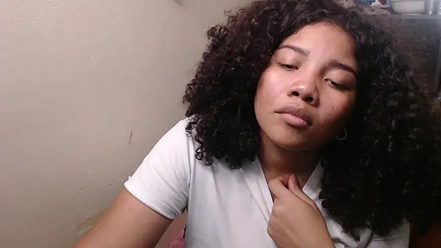 madelene online show from April 23, 2:46 am